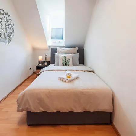 Grosszugiges - Zentrale Lage, 7 Personen Apartment *