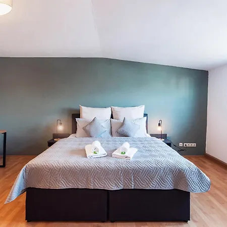 Grosszugiges - Zentrale Lage, 7 Personen Apartment Erfurt