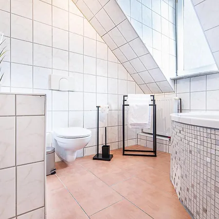 Grosszugiges - Zentrale Lage, 7 Personen Apartment *